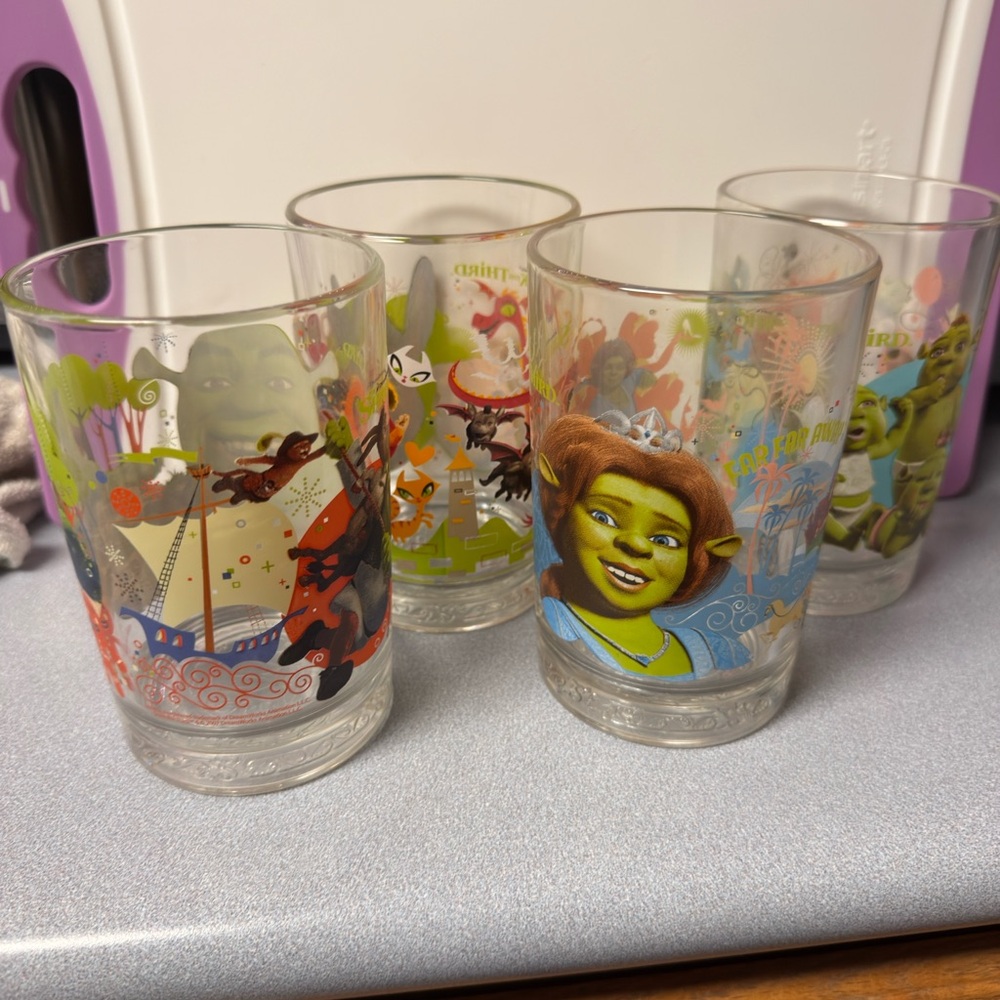 Shrek Themed Drinking Glasses Set
